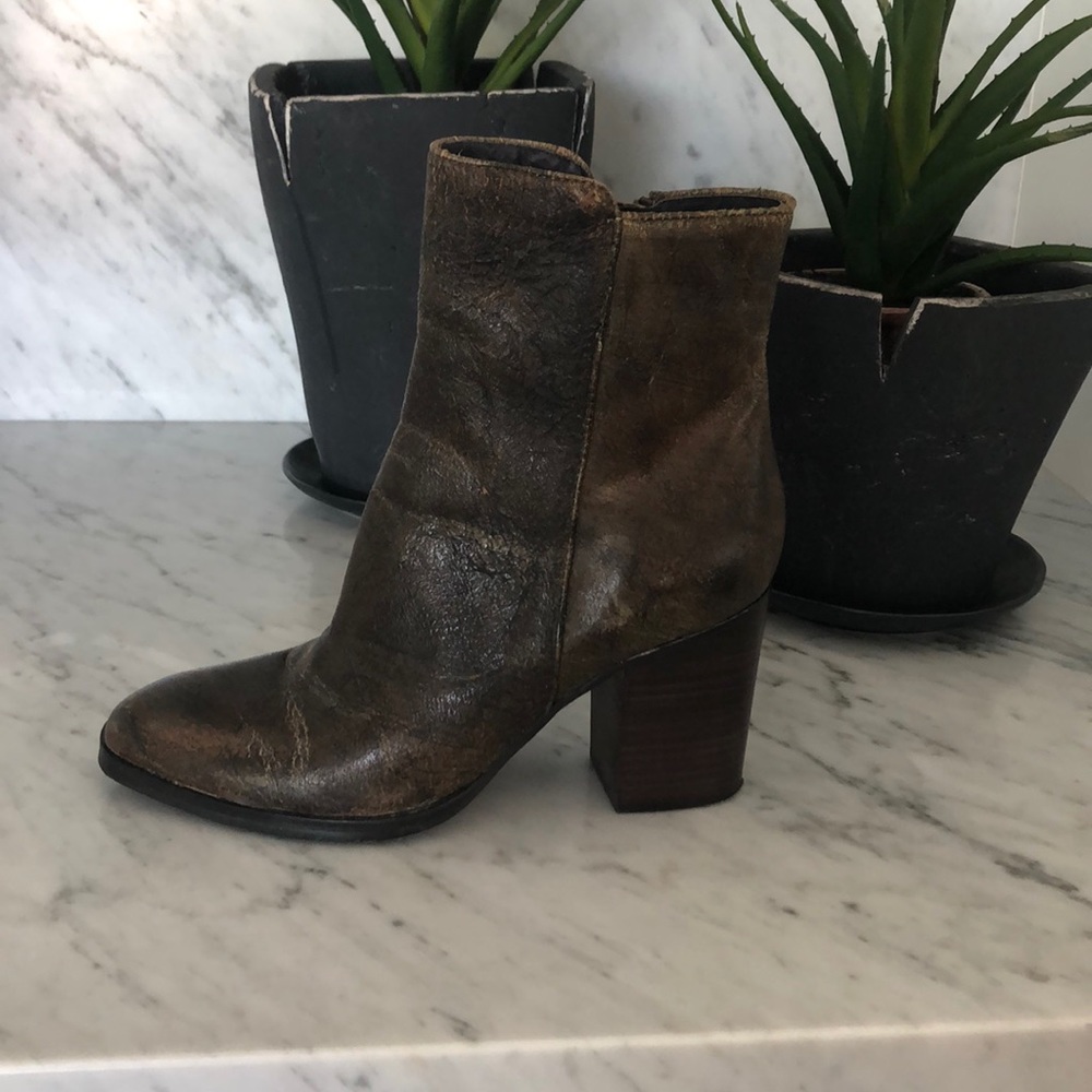 Donald Pliner Sonoma booties size 7